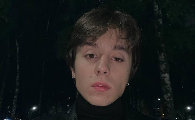 Роман Мельников