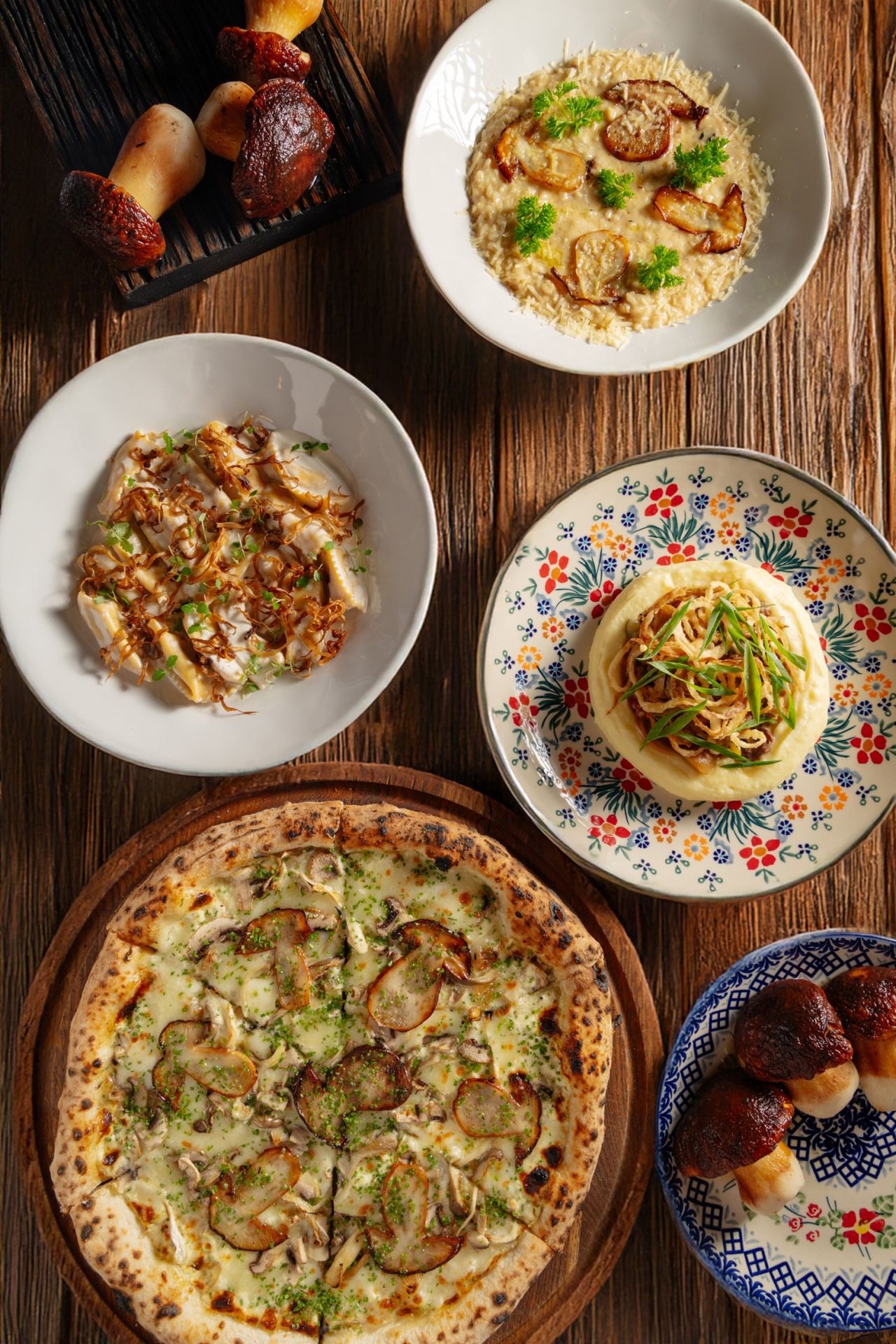 Блюда с белыми грибами в меню ресторана “Сыроварня”.jpg