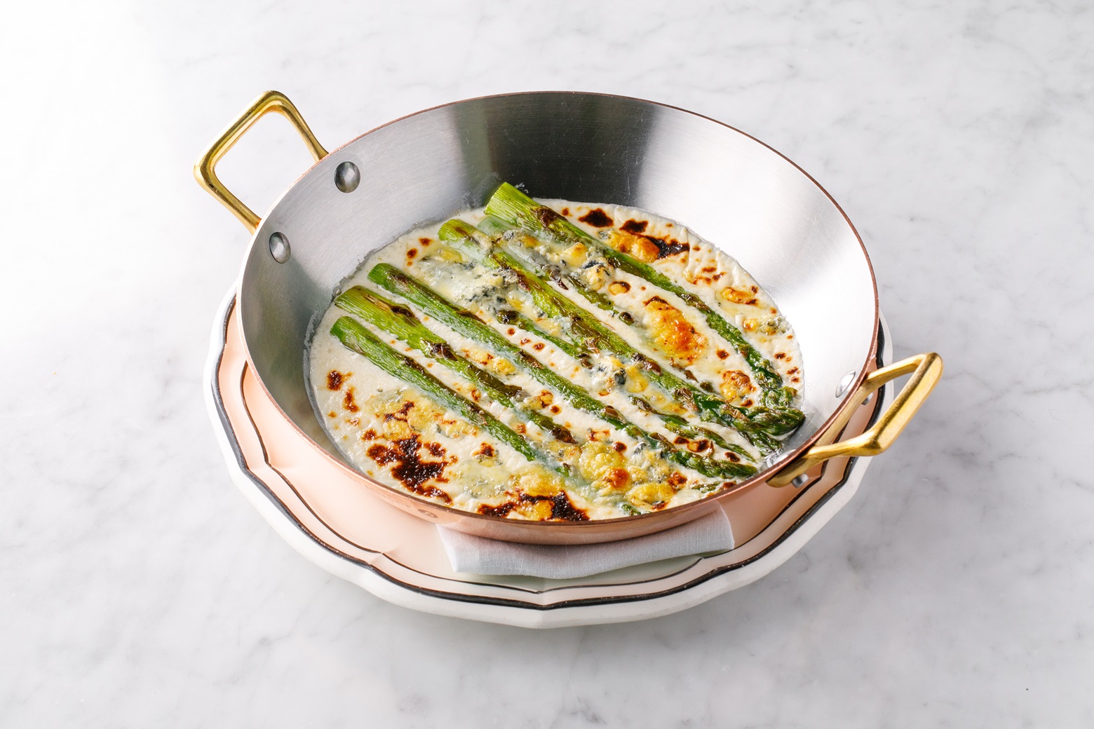 Frantsuza bistrot, Спаржа с горгонзолой.jpg