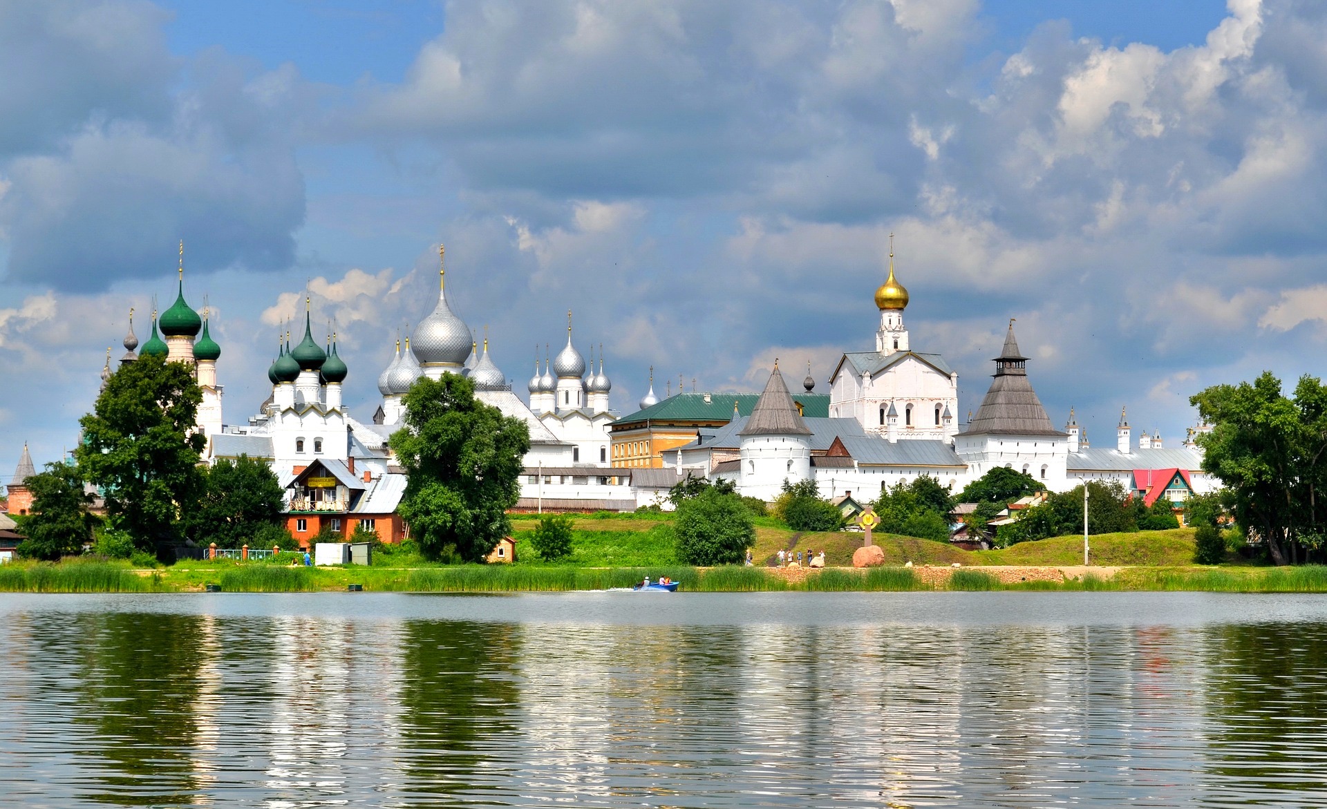Ростов Великий Кремль на озере Неро