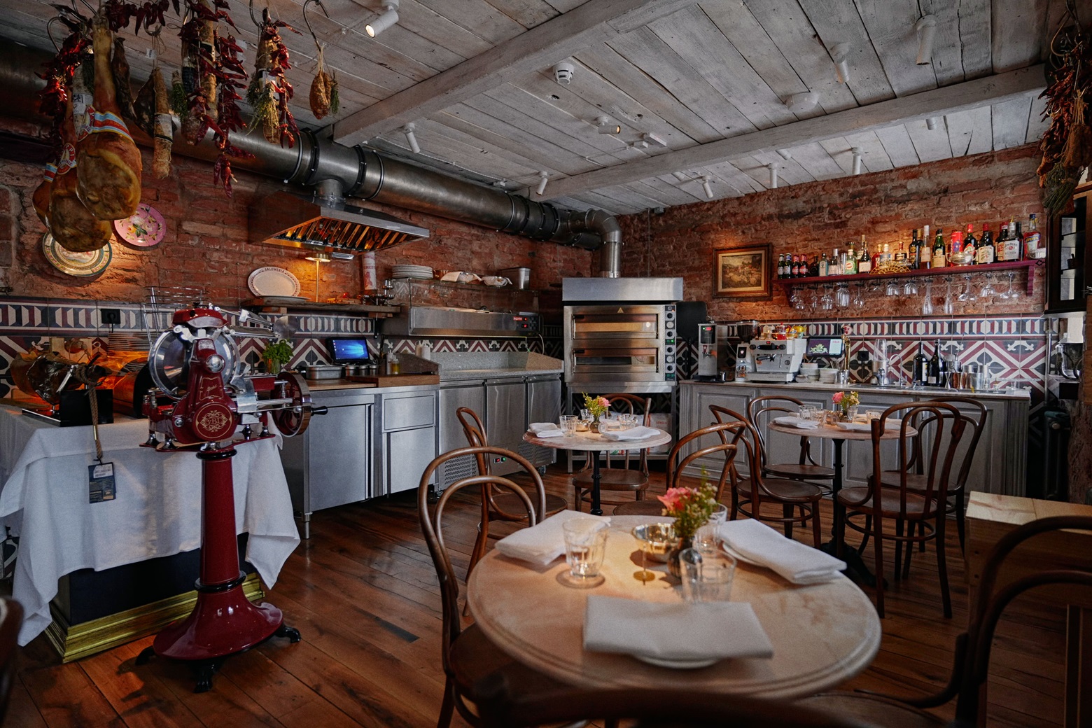 Salone pasta&bar.jpg