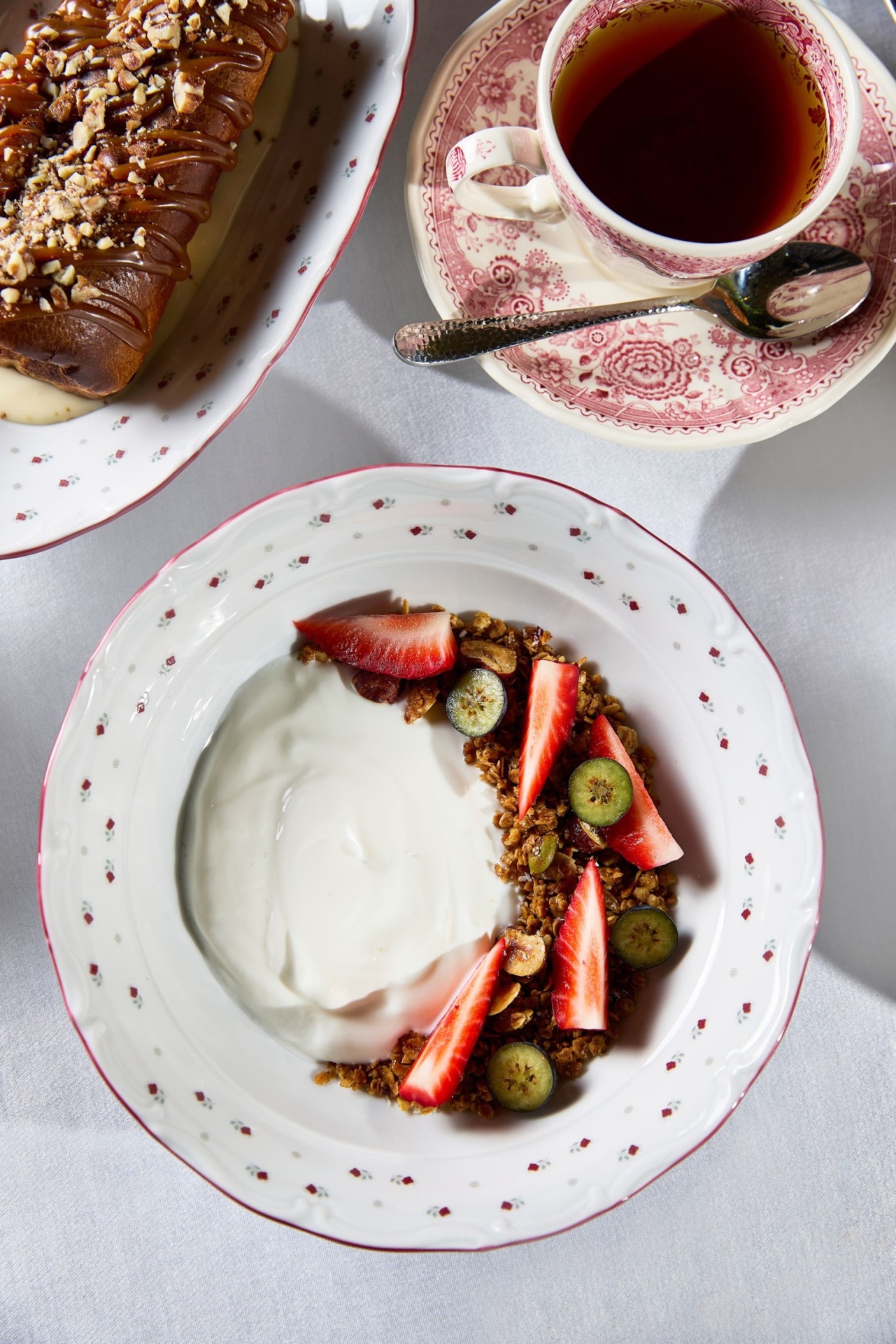 Гранола hand made с йогуртом и ягодами .jpg